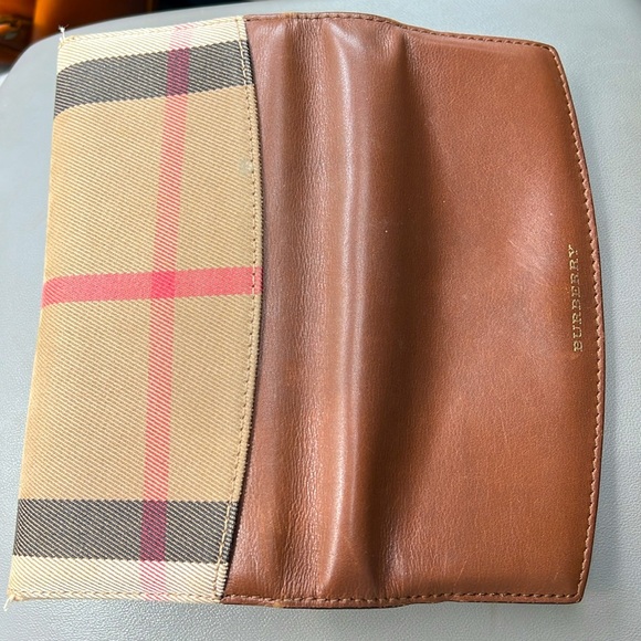 FANTASTIC CONDITION BURBERRY NOVA PLAID WALLET - Picture 5 of 9